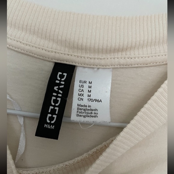 H&M t shirt - Picture 2 of 2